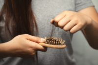 Jak radzić sobie z łysieniem: Praktyczne porady i rozwiązania